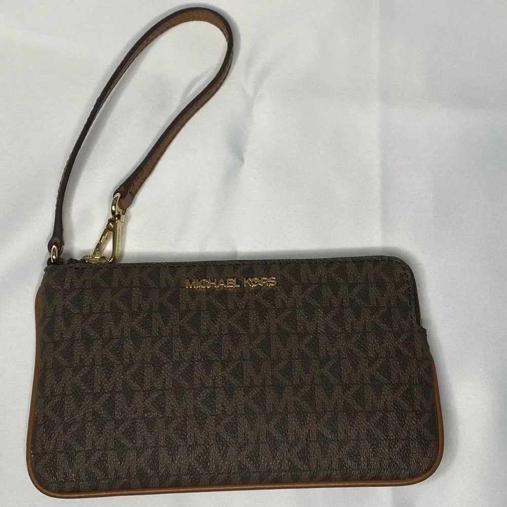 Michael Kors Jet Set Travel Large Logo Wrislet - Picture 3 of 6